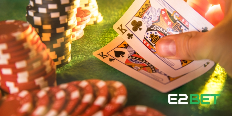 Poker E2BET: Hướng Dẫn Cơ Bản Cho Người Mới Bắt Đầu 2 Poker E2BET là gì?