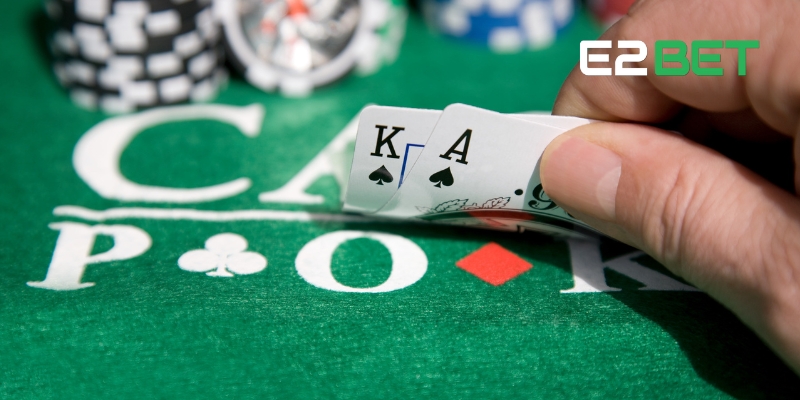 Poker E2BET: Hướng Dẫn Cơ Bản Cho Người Mới Bắt Đầu 3 Khám phá các tổ hợp bài trong Poker E2BET
